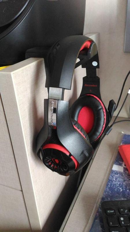 Support casque sur meuble