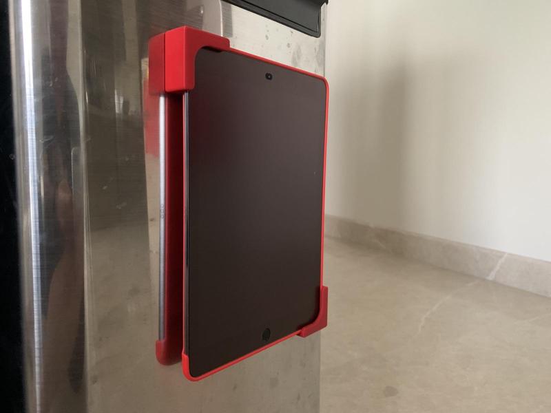 Magnetic tablet mount
