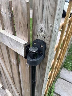 Gate pole holder