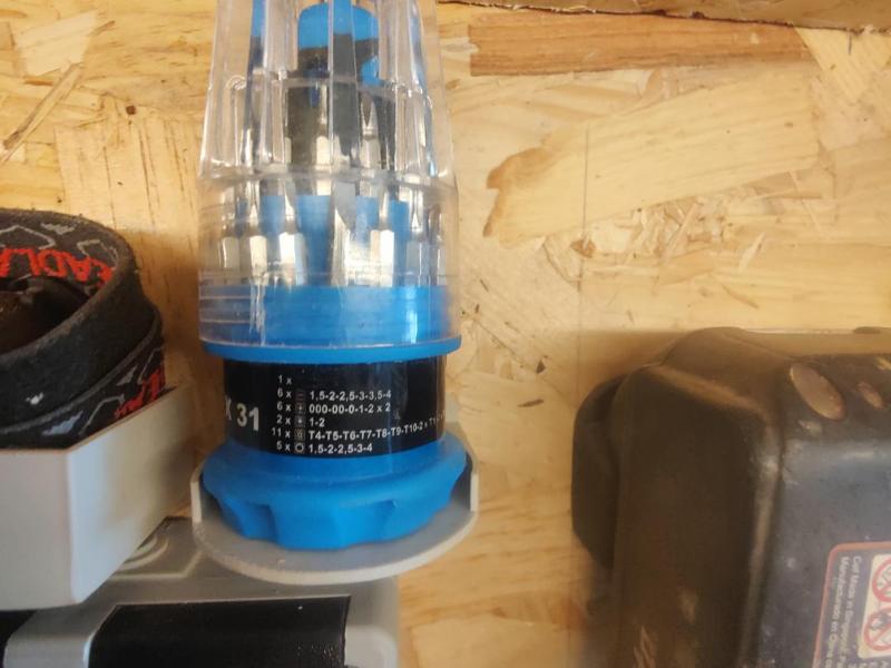 Holder for rund precision screwdriver set