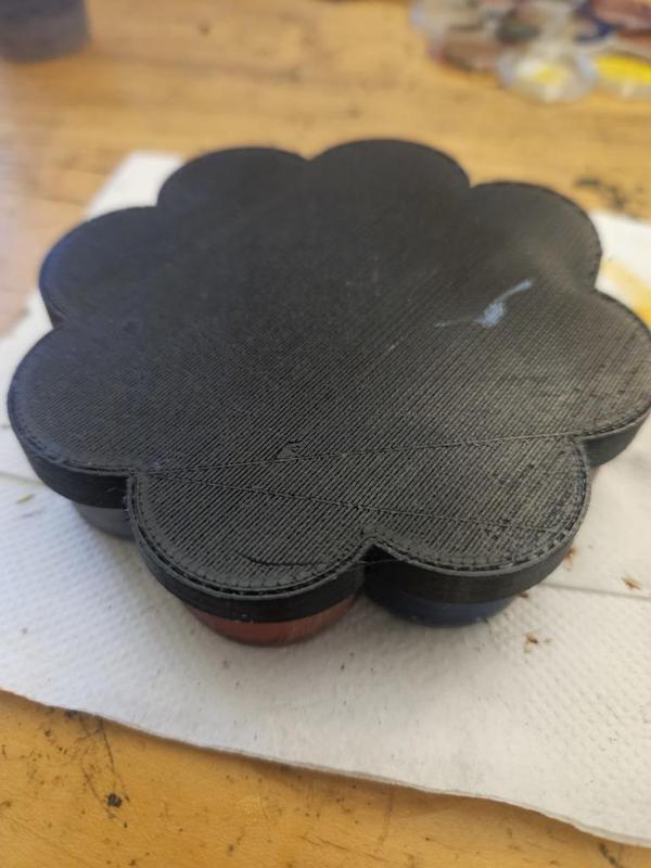 Paint palette rounded bottom and added lid