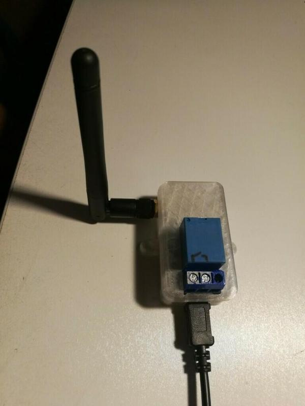 Wemos D1 Mini Pro Relay shield Case with external antenna