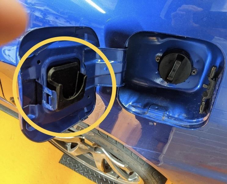 Fuel/gas cap holder for Mitsubishi EVO 7,8,9