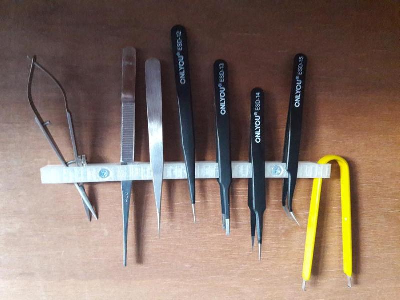 Tweezers holder