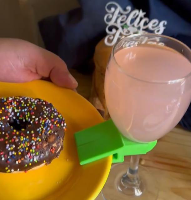 Cup holder clip on plate