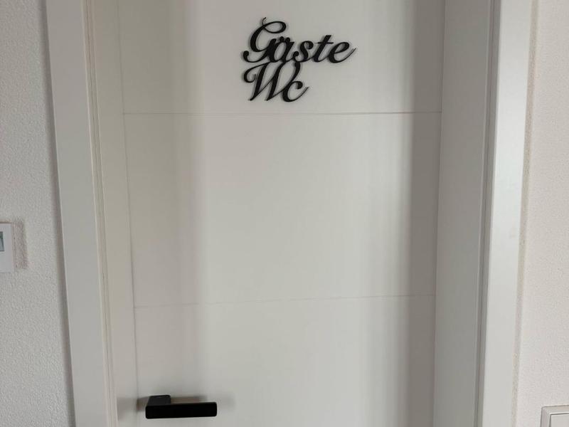 Guest WC lettering
