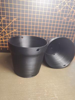 Simple hanging planter pot