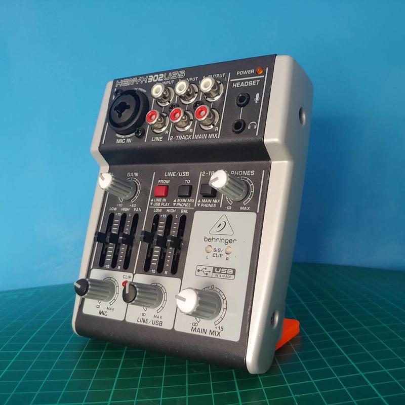 Behringer XENYX 302USB Stand