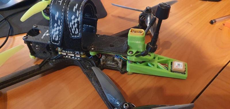 Nazgul 5 V2 M8Q-5883 and antenna holder for horizontal gps (INAV)