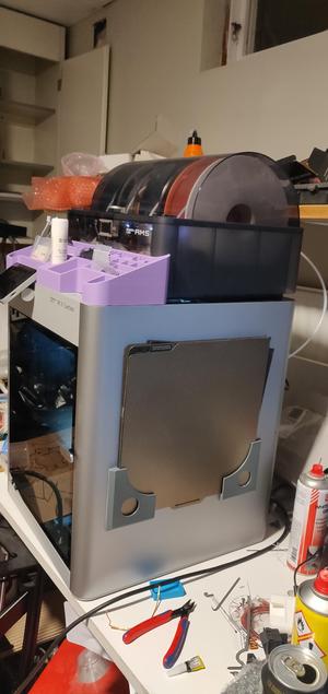 Holder for build plates for the Bambo lab and others.
