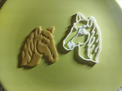 Horse head cookie cutter