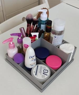 Makeup / cosmetics organizer
