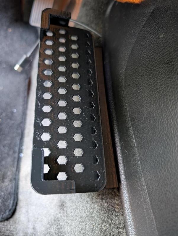 Hummer H3 - Pixel 8 Pro - Phone Holder