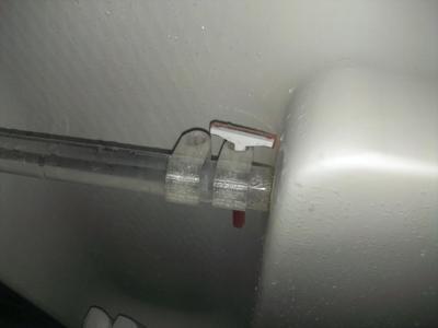 Shower  rail razor clip