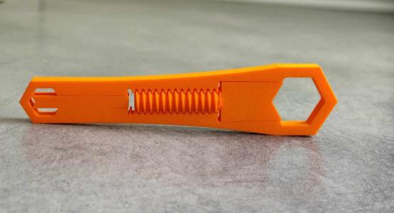 Adjustable spanner wrench