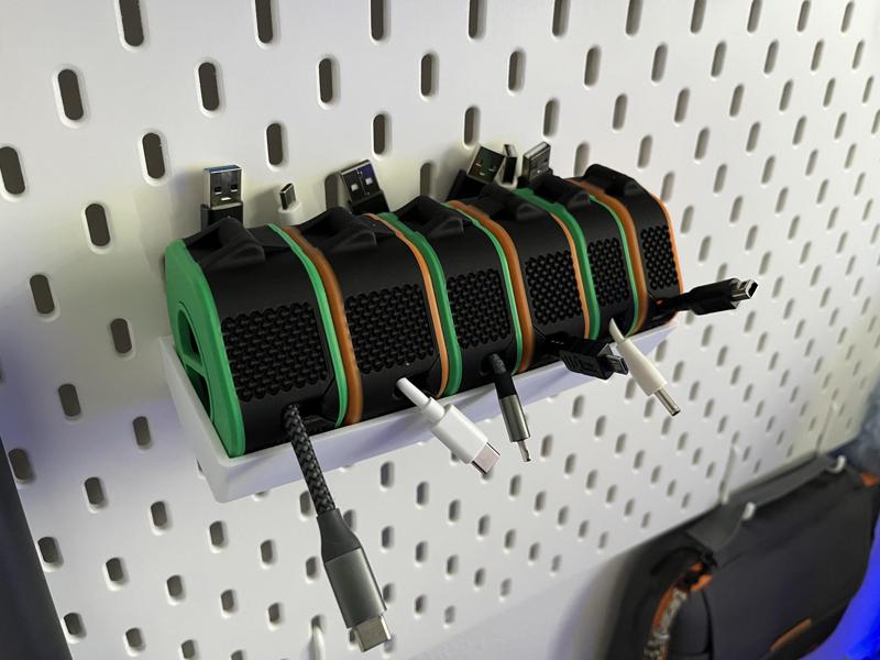 IKEA Skadis-Halterung für Squinn's Kabelwickler