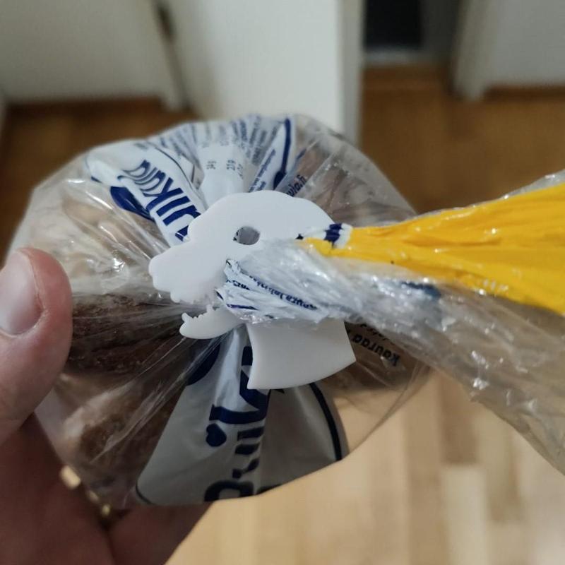 Mad Dog Bread Bag Clip