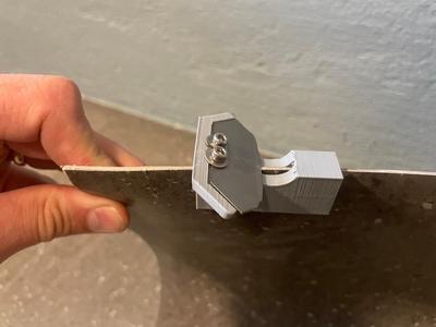 Razor hand plane for vinyl flooring
