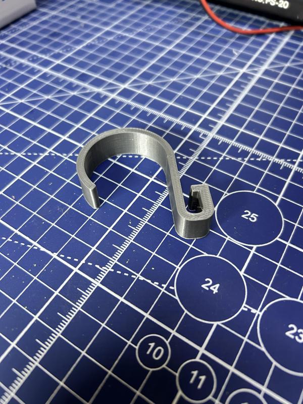 Chainlink fence toprail wire clip