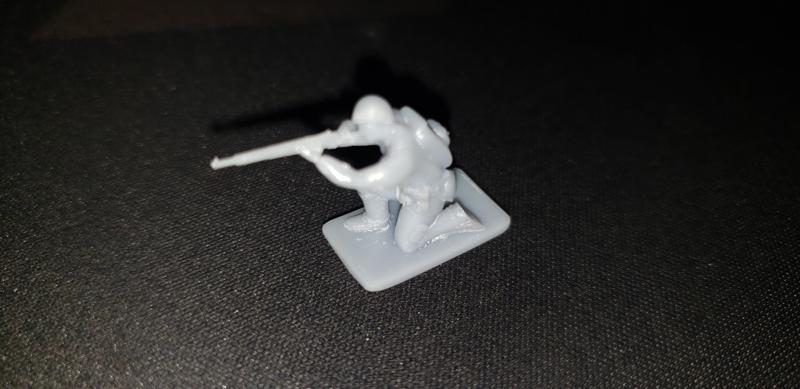 1/72 scale WWII U.S. soldier crouched. Free