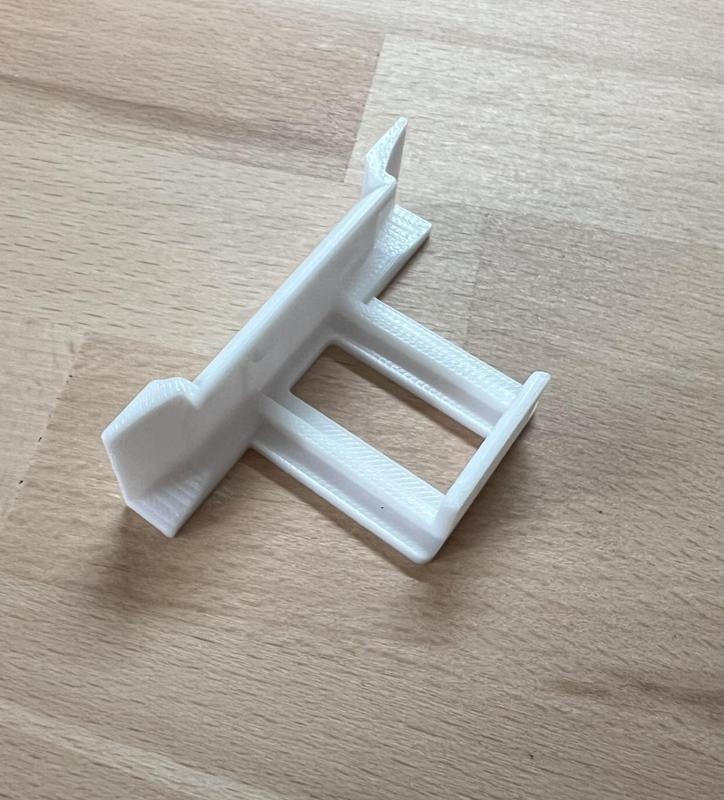 Solar panel water drain clip 30x10