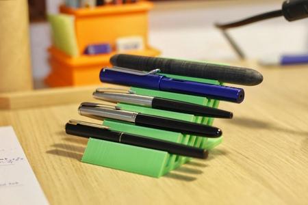Fountain Pen desk stand