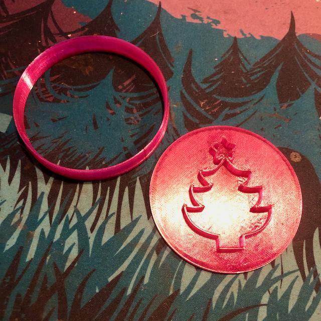 Round Cookie Cutter with Tree Stamp