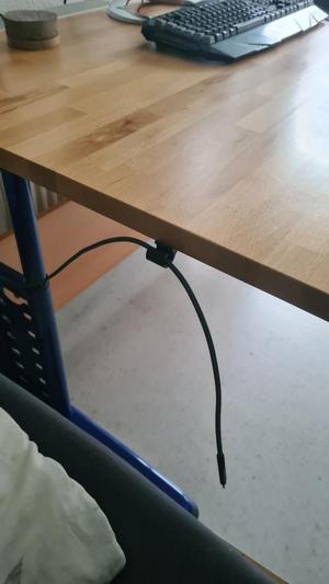 Simple cable holder (screw-in-type)