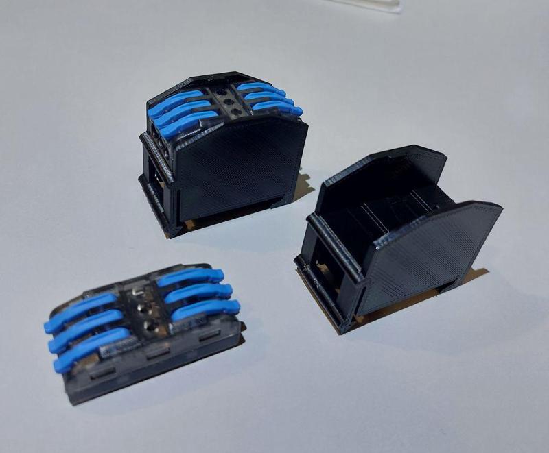 Din rail holder for splicing connector