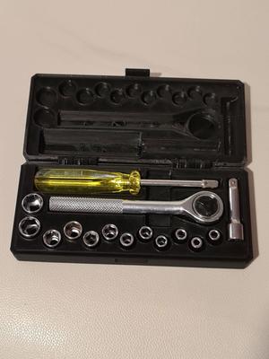 Ratchet wrench with sockets case