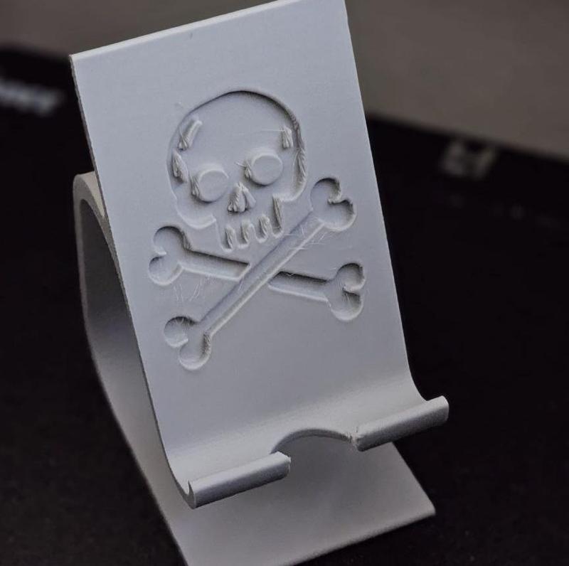 Pirate's Hold: Skull & Crossbones Phone holder