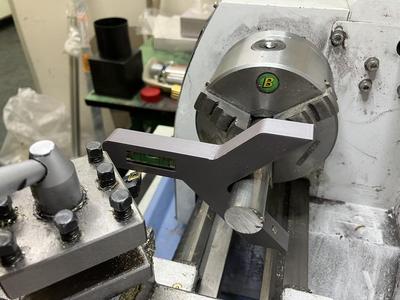 Magnetic tool for lathe adjustment