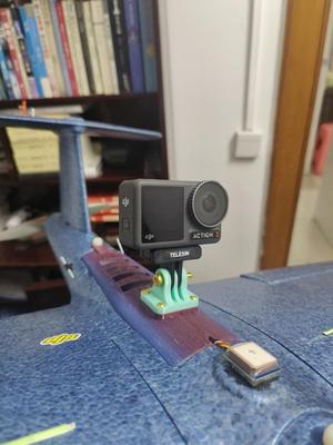 The back case of the Xbird800 can carry an action camera