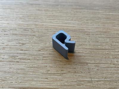 Small cable clip