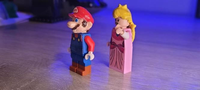 Lego Mario Head and Lego Peaches Hair Minifigure! 