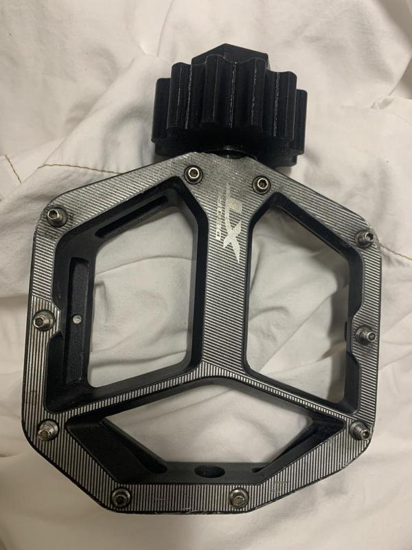 Pedal tool for Shimano with wrench flats and finger knobs