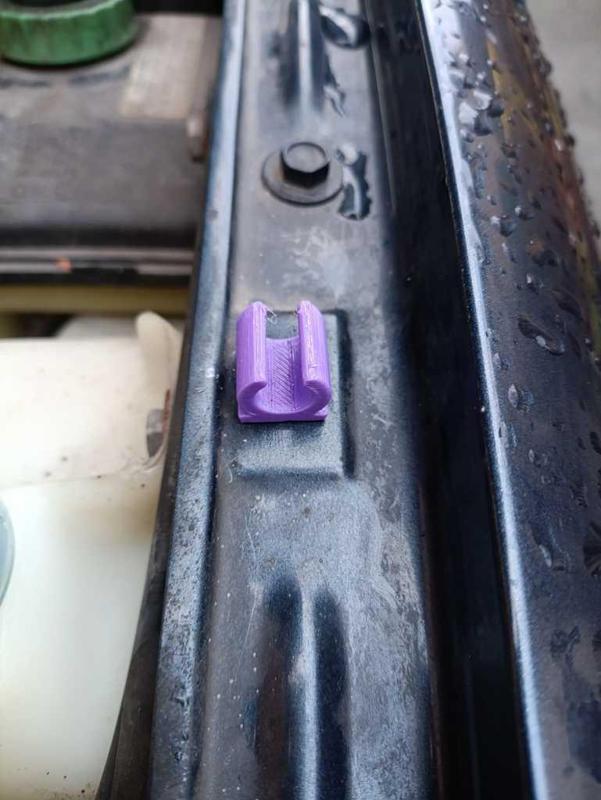 Audi 80 clamp bonnetsupport