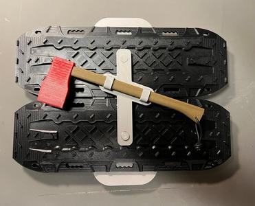 Sandblech & Axt für den Hardcore Camper