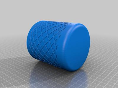 Round pen cup with grid lines at 45 degrees