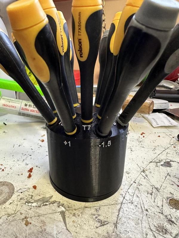 Screwdriver Carousel