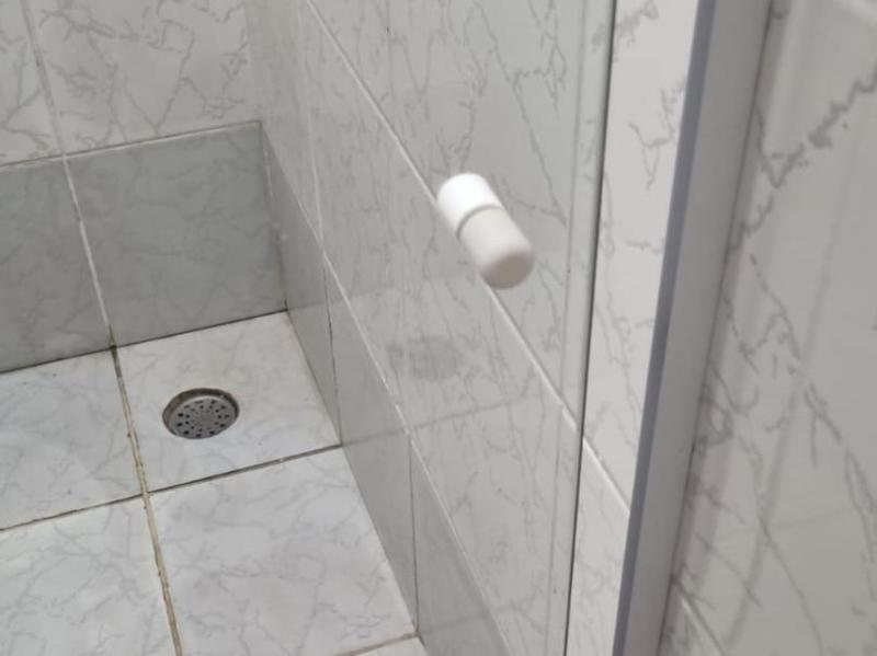 BATHROOM BOX HANDLE