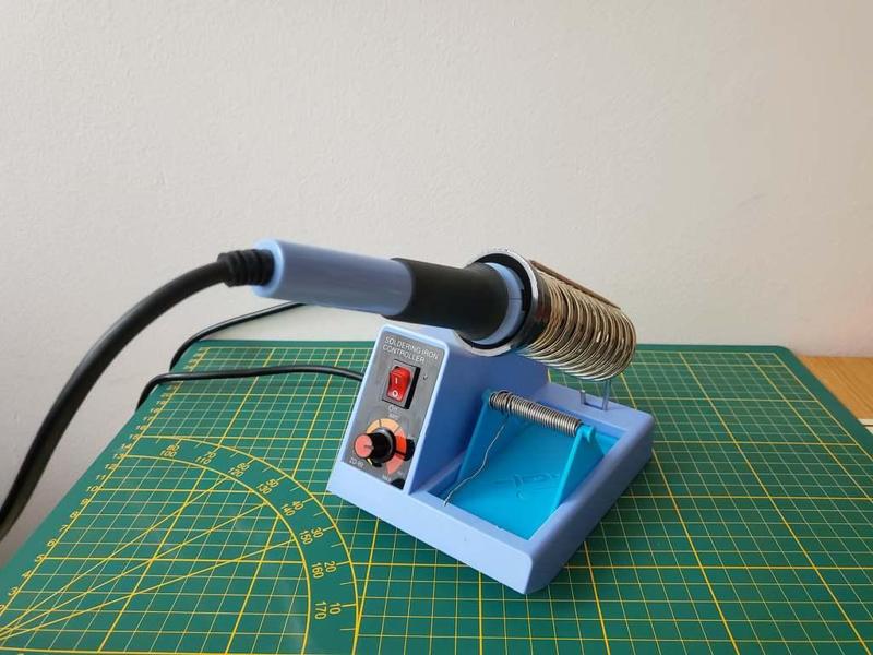 Solder dispencer insert