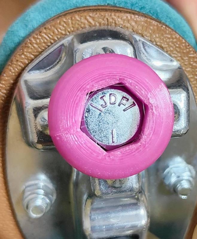 Bolt on jam plug/dance plug for roller skates