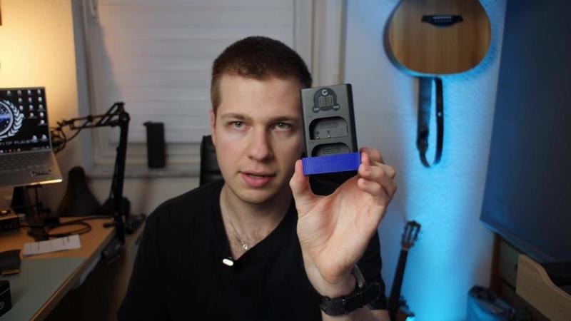 Cellonic Charger Holder for GH4/GH5 battery (DMW-BLF19)