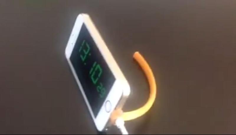 iPhone lightning stand