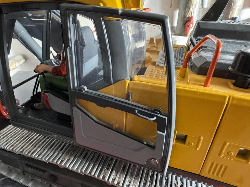 EC160E Interior trim for door 1:14