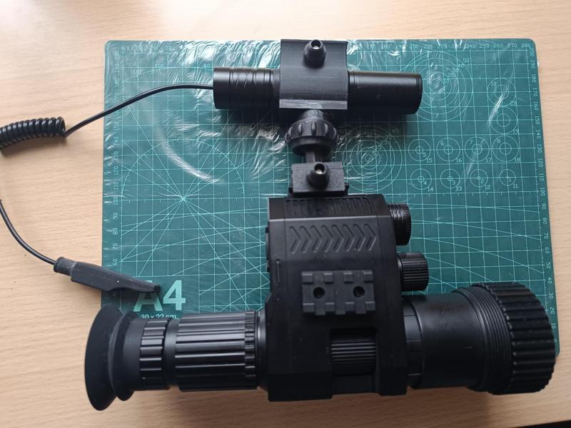 Hunting flashlight support - airshot - paintball weaver and picatinny rail