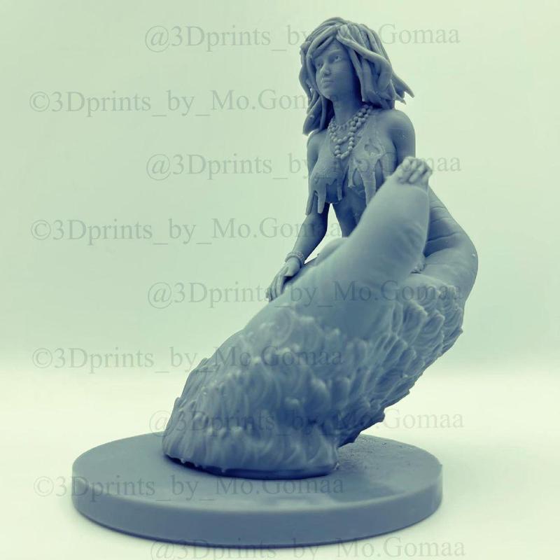 girl on hand kingkong