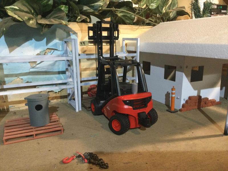 1/16 scale CB Pot and lid.