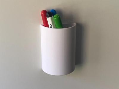 Simple magnetic pen cup